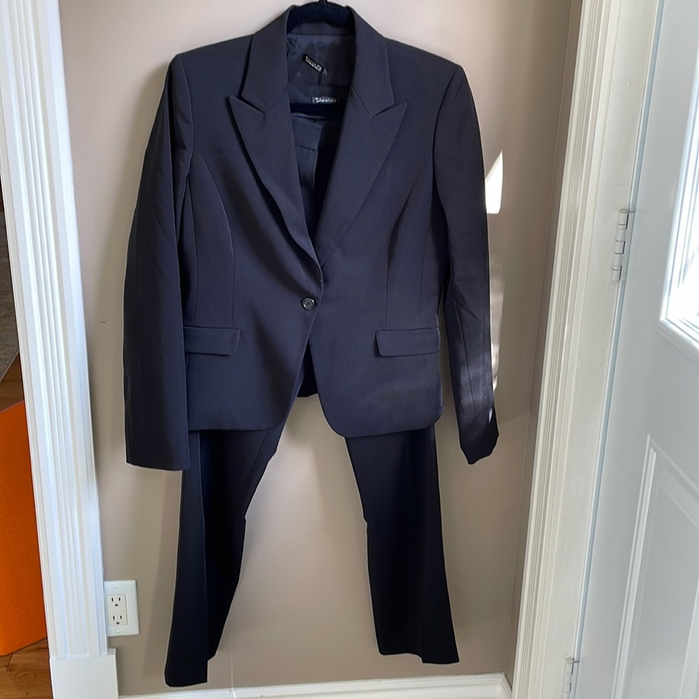 Tahari Women's Black Tailored Blazer & Pants Set